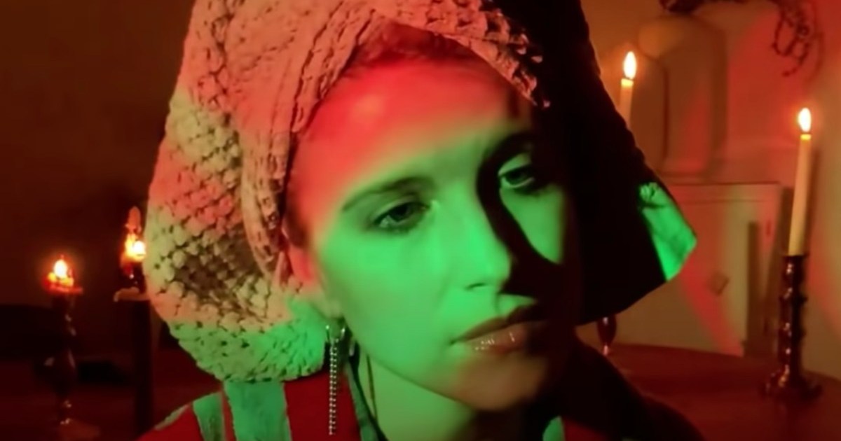 Hayley Williams SurpriseDrops 'FLOWERS For VASES / Descansos’ Music