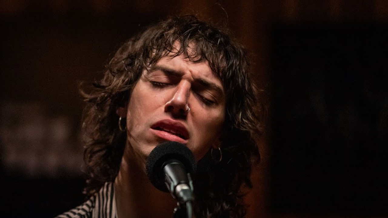 Watch Tyne-James Organ Cover The Kooks' Iconic 'Naive' For Triple J ...