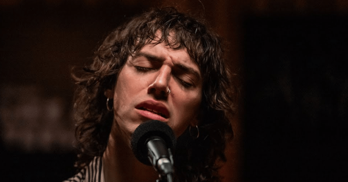 Watch Tyne-James Organ Cover The Kooks' Iconic 'Naive' For Triple J ...