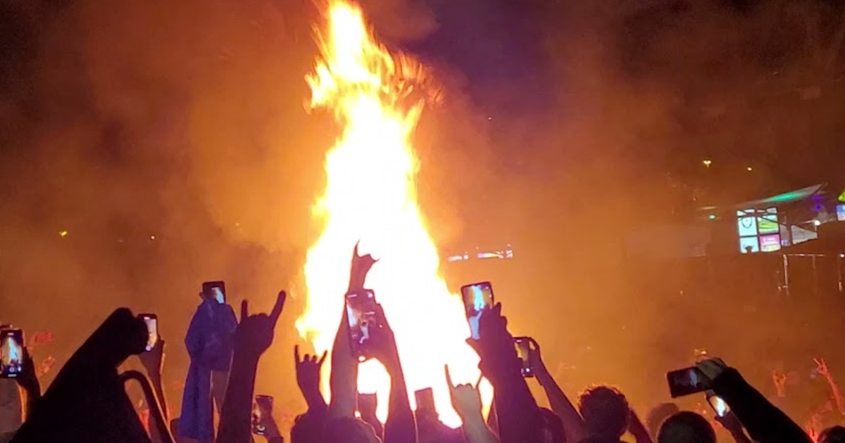 Slipknot Forced To Pause Concert After Fans Start Bonfire In The Pit