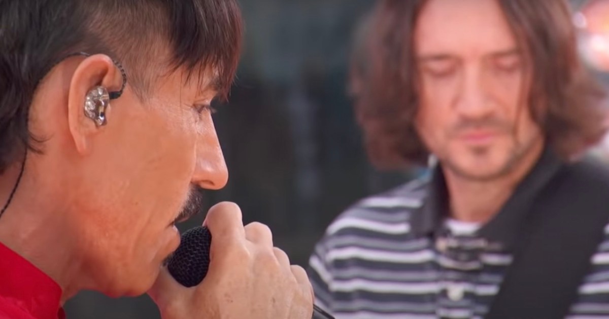 Red Hot Chili Peppers Perform On Jimmy Kimmel & Jimmy Fallon