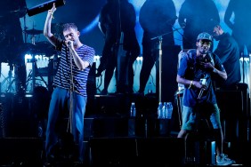 Gorillaz performing live with Del the Funky