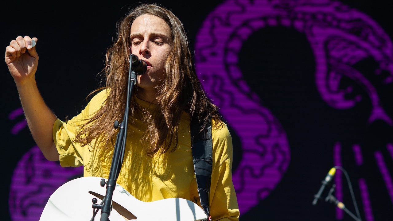 Slowly Slowly Release New Single 'Longshot' Off New Album 'Daisy Chain'