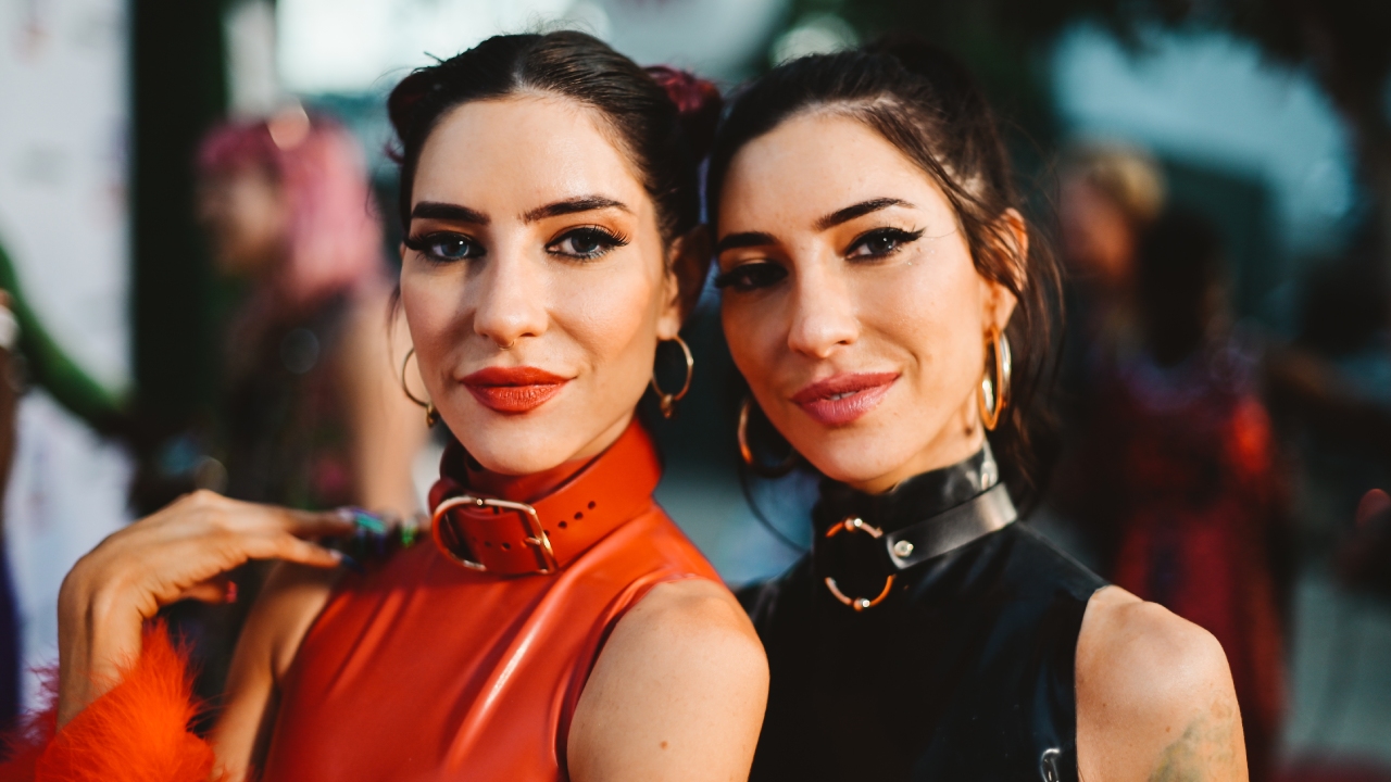 The Veronicas Announce New Album 'gothic Summer'