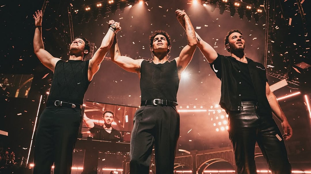 Jonas Brothers Setlist for 2025 Tour Changes Opener Every Stop - Music ...