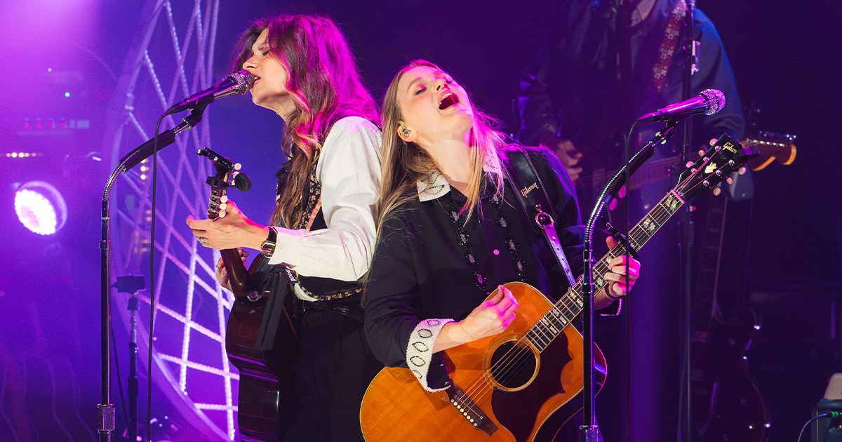 Aly & AJ Places to Run Tour Setlist - Music Feeds Aly & AJ Places to Run Tour Setlist - Music Feeds
