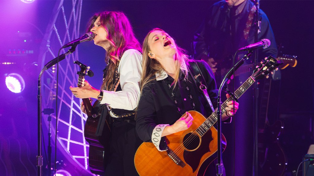 Aly & AJ Places to Run Tour Setlist