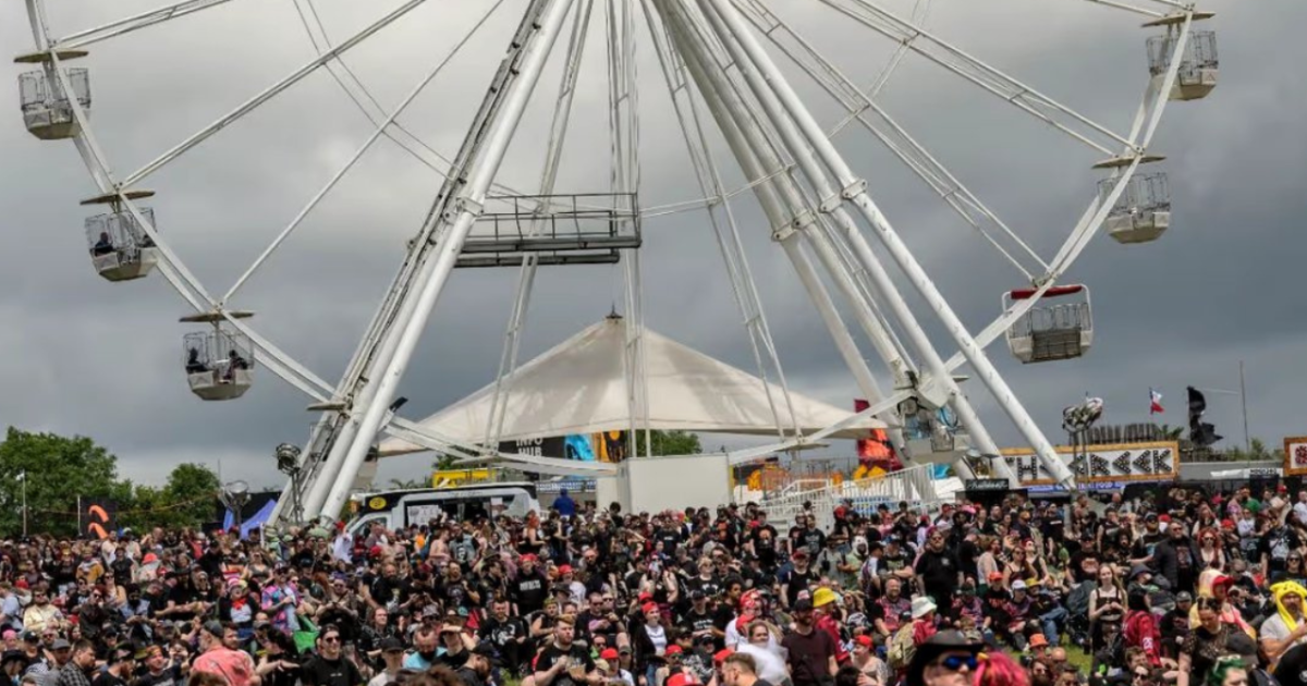 Police Hunt Couple Allegedly Spotted Bonking On Ferris Wheel During Guns N' Roses Set At Download UK