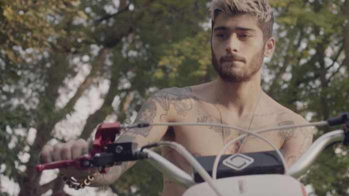 Zayn Malik Wasn't Allowed To Have A Beard Or Dye His Hair While In One  Direction - Music Feeds
