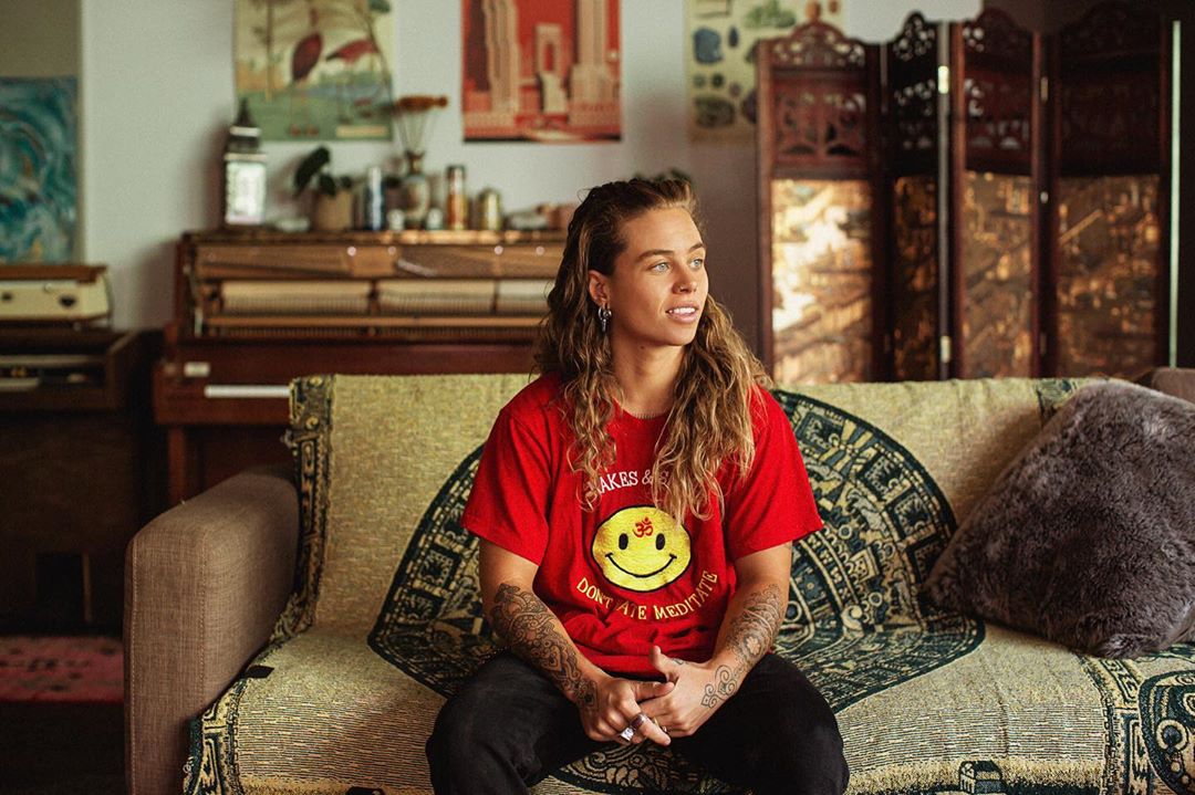 Tash Sultana covers The Last Of Us Part II song 'Through The Valley' -  triple j