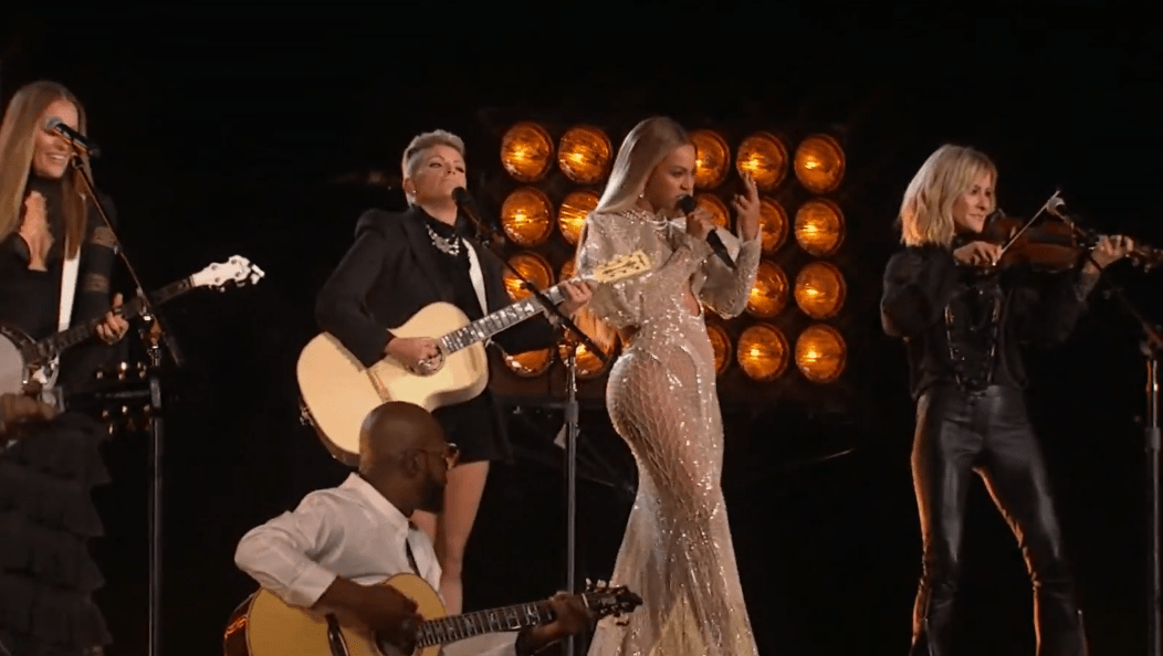 Watch Beyoncé & Dixie Chicks Nail 'Daddy Lessons' At The CMAs - Music Feeds
