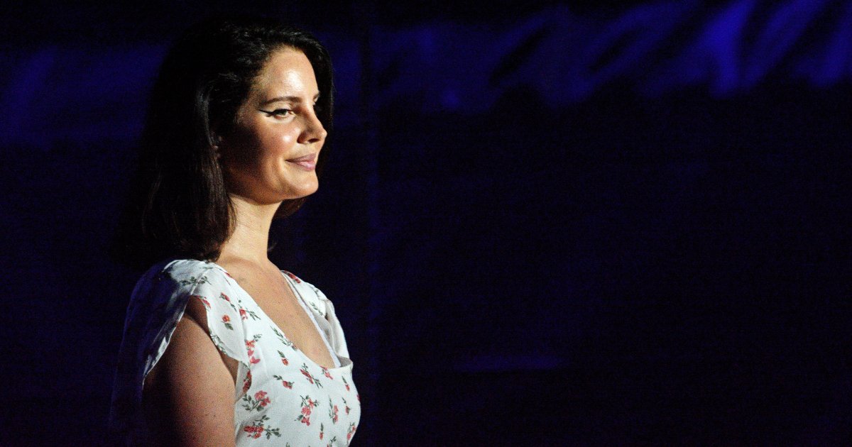 Lana Del Rey Is Selling Her Poetry Book For 1 Music Feeds