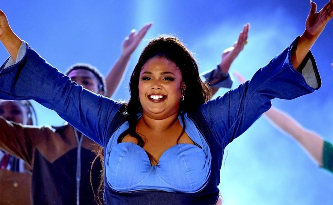 Lizzo's 'Truth Hurts' Breaks Record For Longest Running #1 By A Female  Rapper - Music Feeds