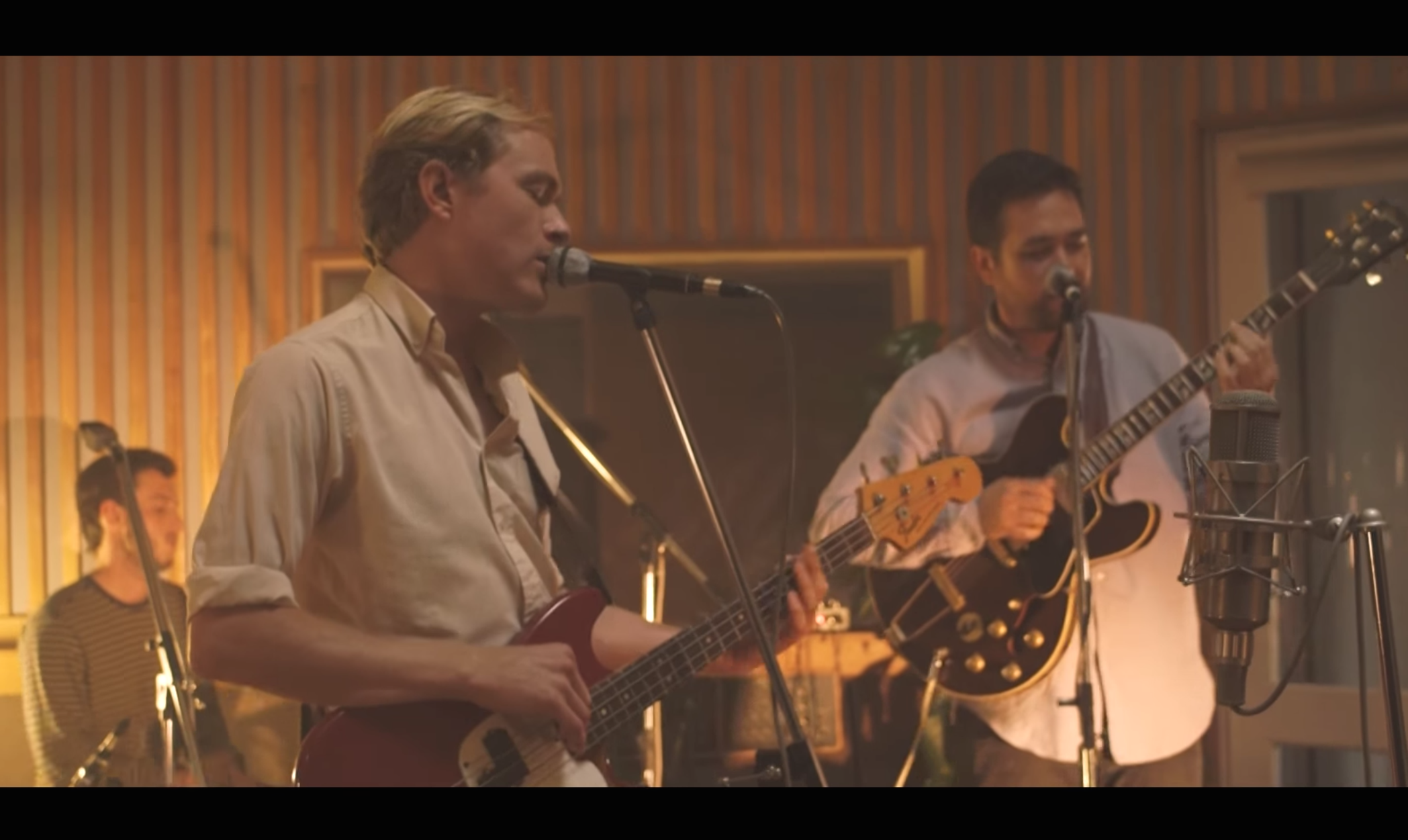 Premiere Get Lost In Slow Dancer S Live Performance Of Don T Believe