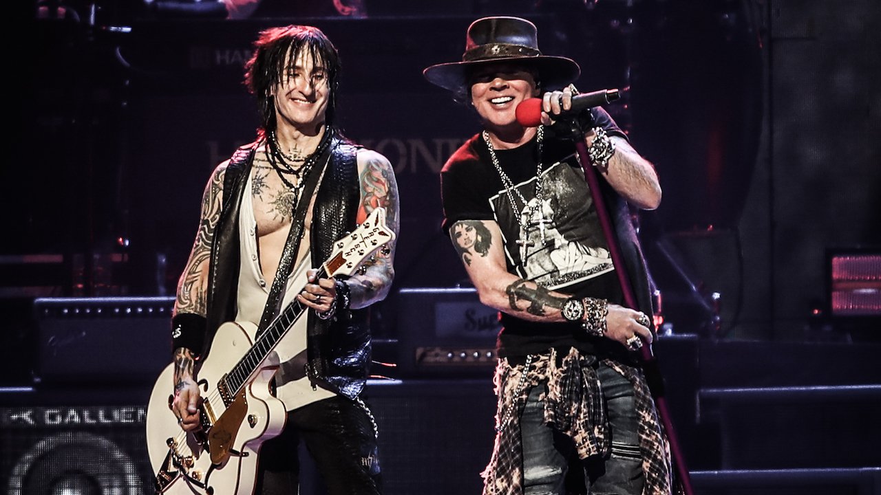 Watch Guns N' Roses Dedicate An AC/DC Cover To The Late George Young ...